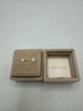 Jax Kelly Pearl Stud Earrings